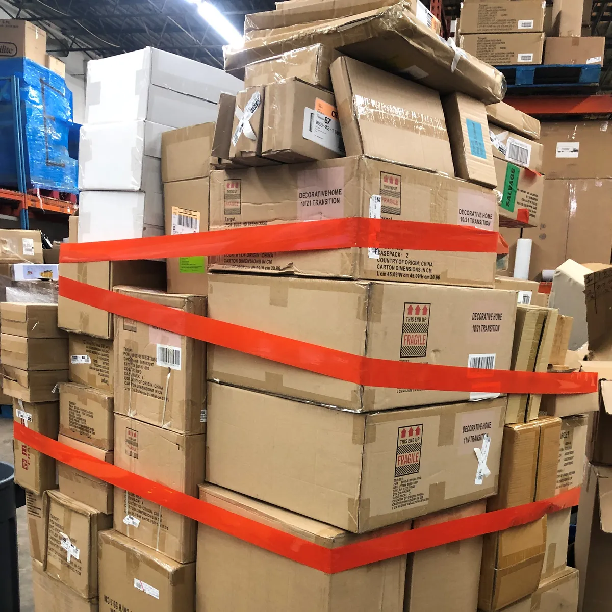 Palé navideño de Target — excedente nuevo en cajas máster